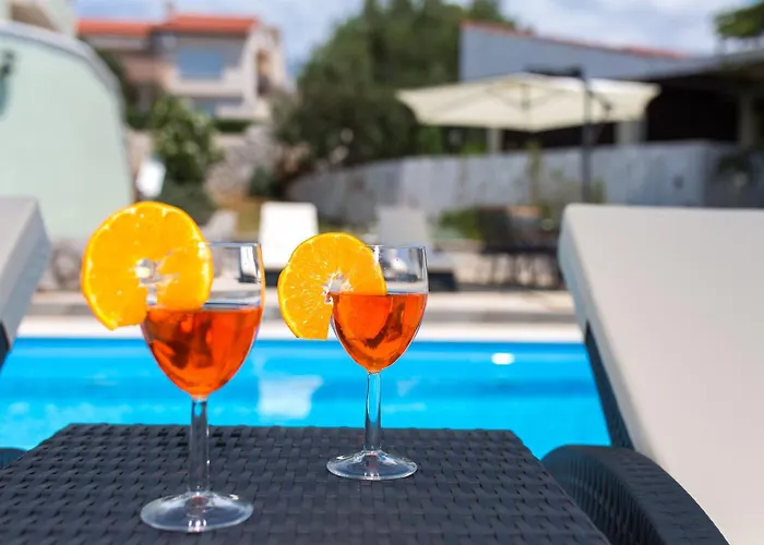 Apartament Family-friendly With Swimming Pool Punat, Krk - 5345 *