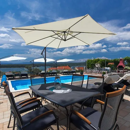 Apartmán Family-friendly With Swimming Pool Punat, Krk - 5345 *