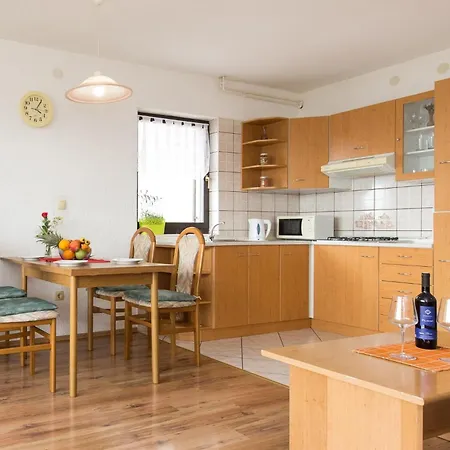 Apartmán Family-friendly With Swimming Pool Punat, Krk - 5345