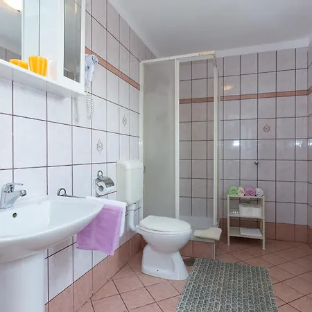 Apartmán Family-friendly With Swimming Pool Punat, Krk - 5345 *
