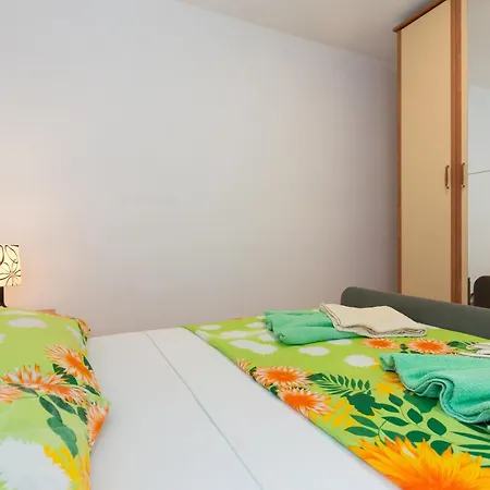 Apartmán Family-friendly With Swimming Pool Punat, Krk - 5345 *