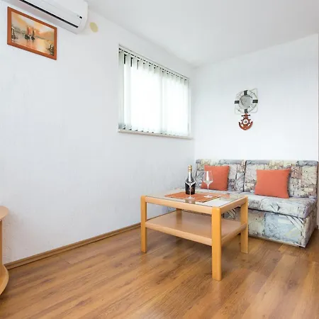 Apartmán Family-friendly With Swimming Pool Punat, Krk - 5345 *