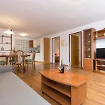 Apartamento Family-friendly With Swimming Pool Punat, Krk - 5345 Punat