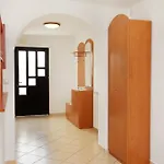 Apartamento Family-friendly With Swimming Pool Punat, Krk - 5345