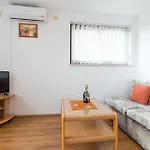 Apartamento Family-friendly With Swimming Pool Punat, Krk - 5345 Punat