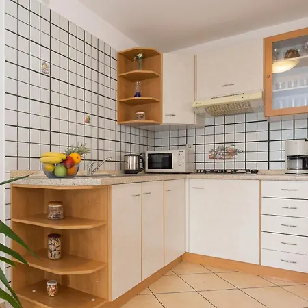 Apartamento Family-friendly With Swimming Pool Punat, Krk - 5345 Punat